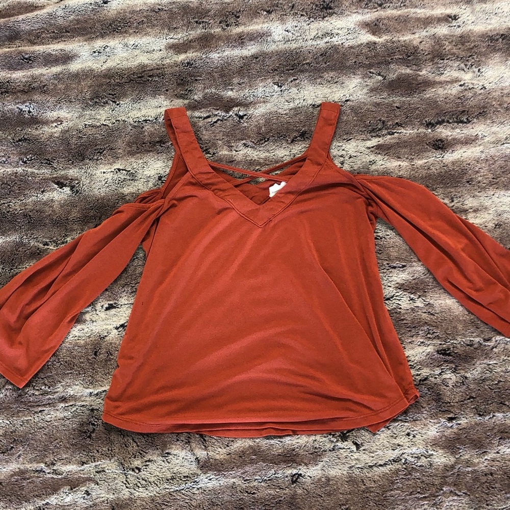 Cold shoulder top in rust.